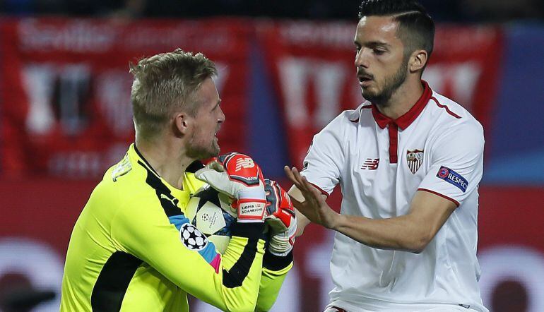 Sarabia choca con Schmeichel