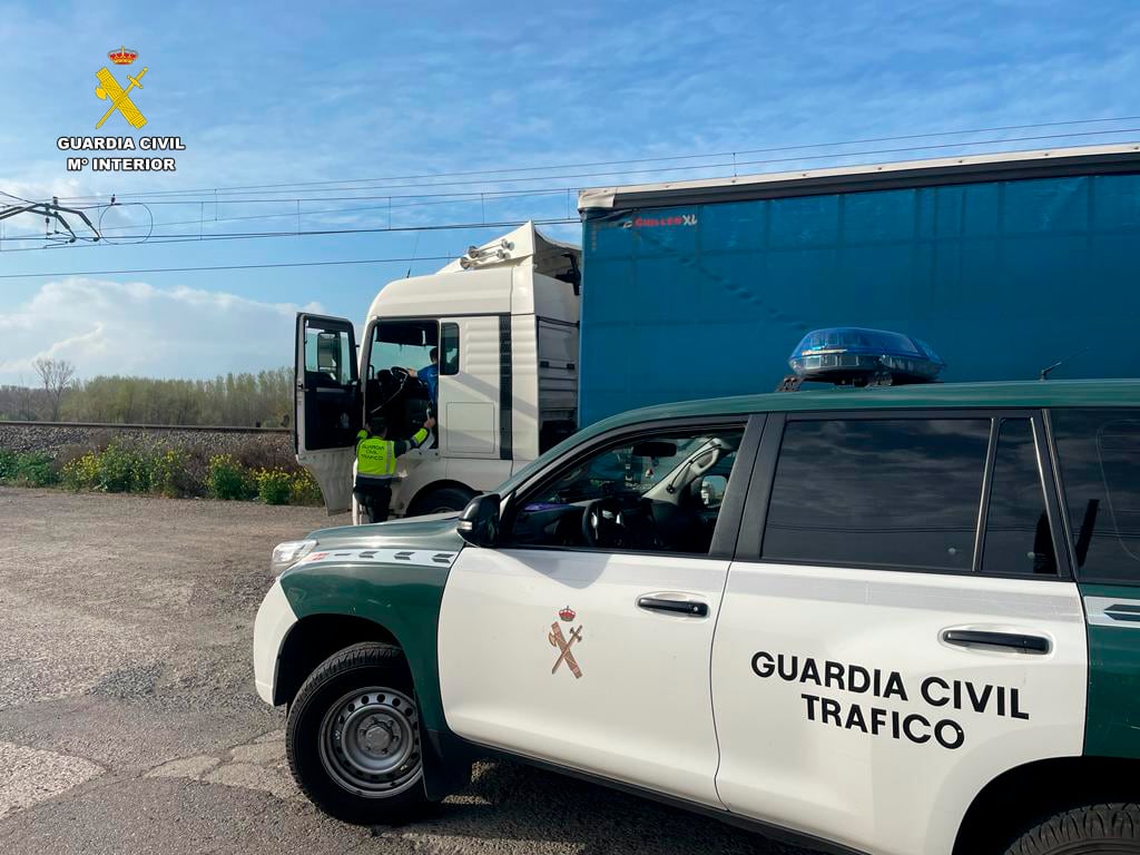 Detenido un camionero en La Rioja: triplicaba la tasa de alcohol y dio positivo en drogas