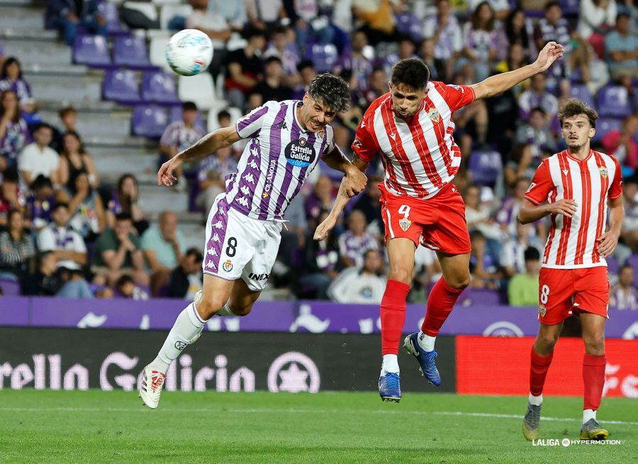 Nelson Monte salta en una de las jugadas del partido en Valladolid.