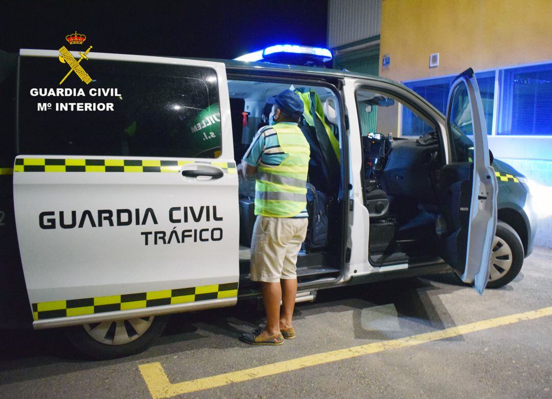 Investigado por conducir borracho en sentido contrario y chocar contra coche