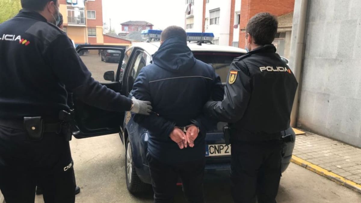 En libertad con cargos dos detenidos por agresión sexual