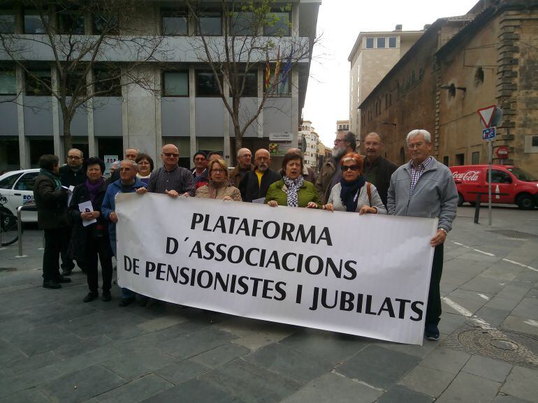 Protesta realizada este viernes en la Plaza España de Palma.