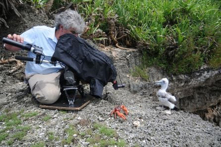 Operador de cámara durante la grabación del documental &#039;Grandes Migraciones&#039;.