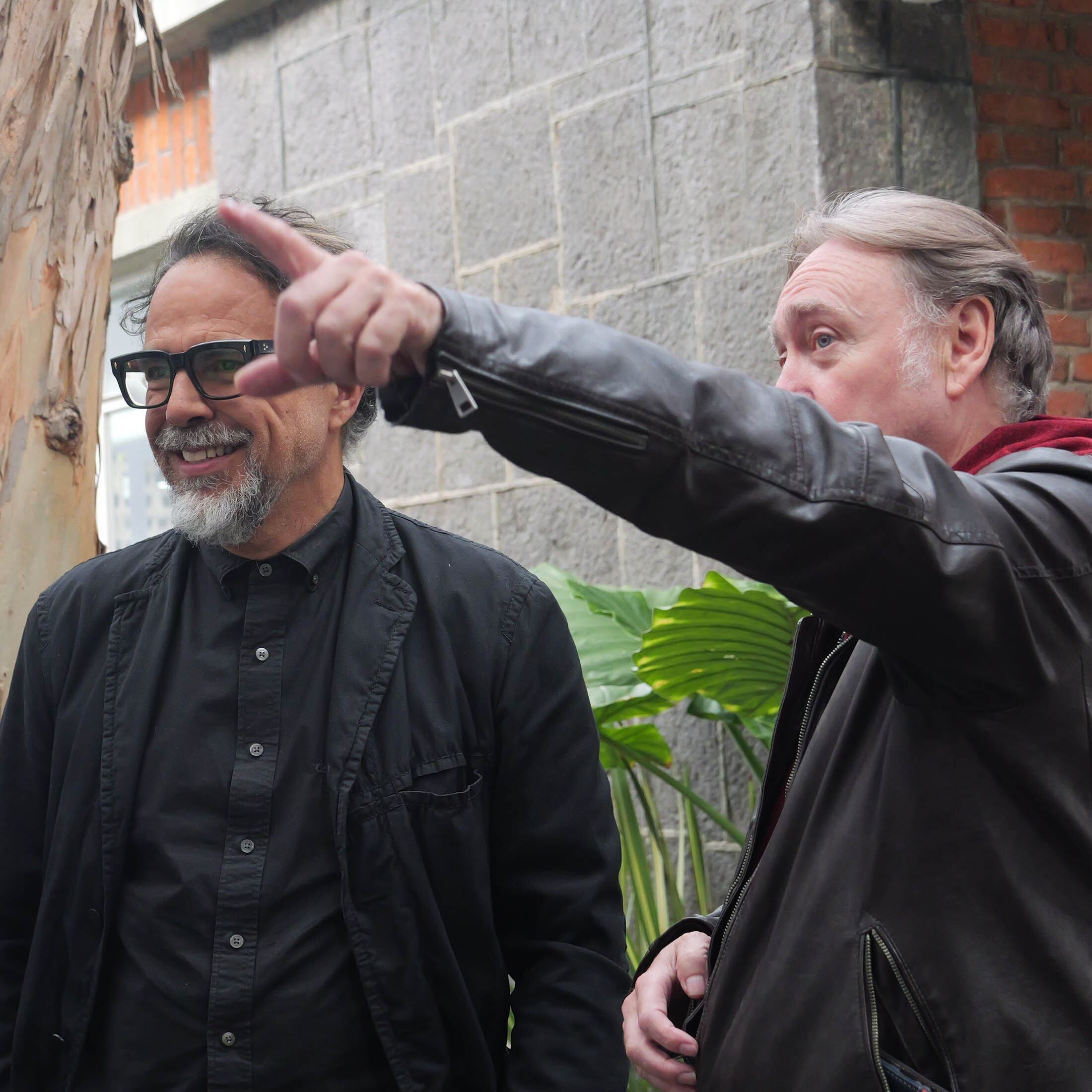Alejandro González Iñárritu y Javier Espada en el rodaje del documental Memora de Los olvidados