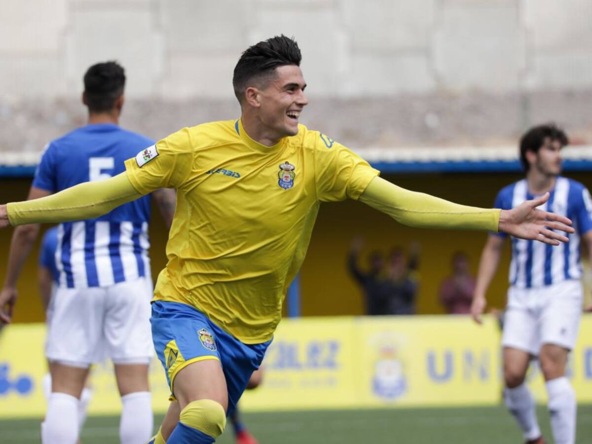 Carlos González deja Las Palmas por el Valencia Mestalla