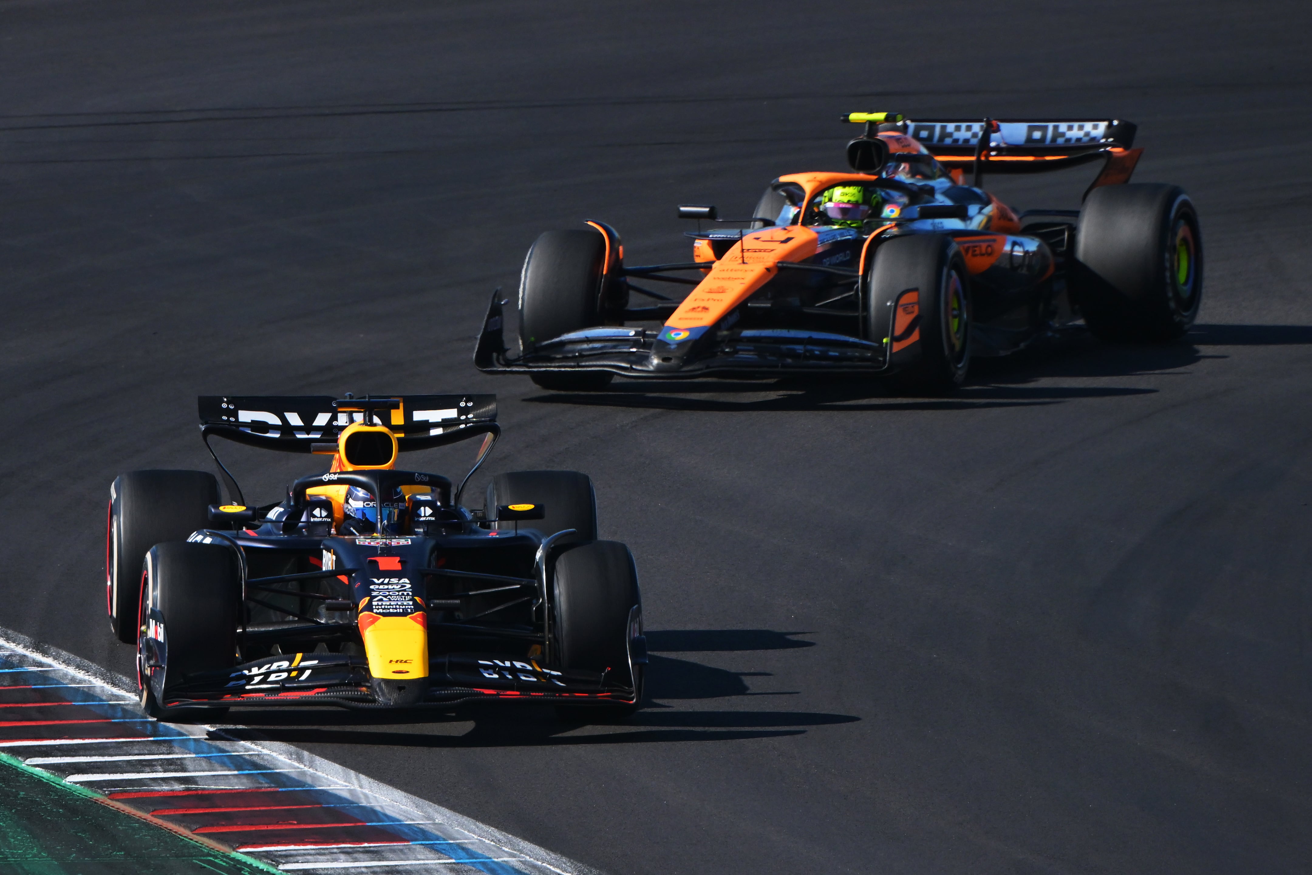 Max Verstappen y Lando Norris