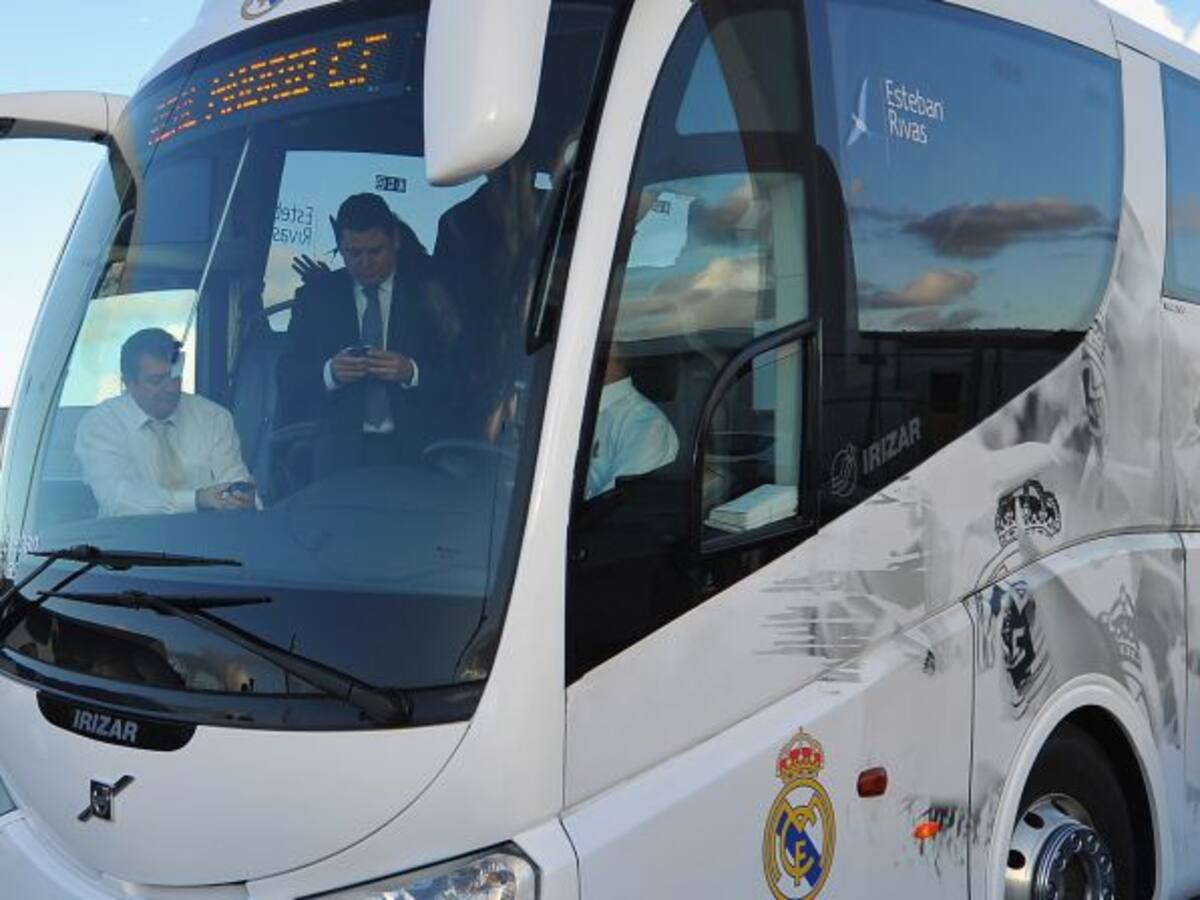 Recibimiento hostil al Madrid en El Molinón