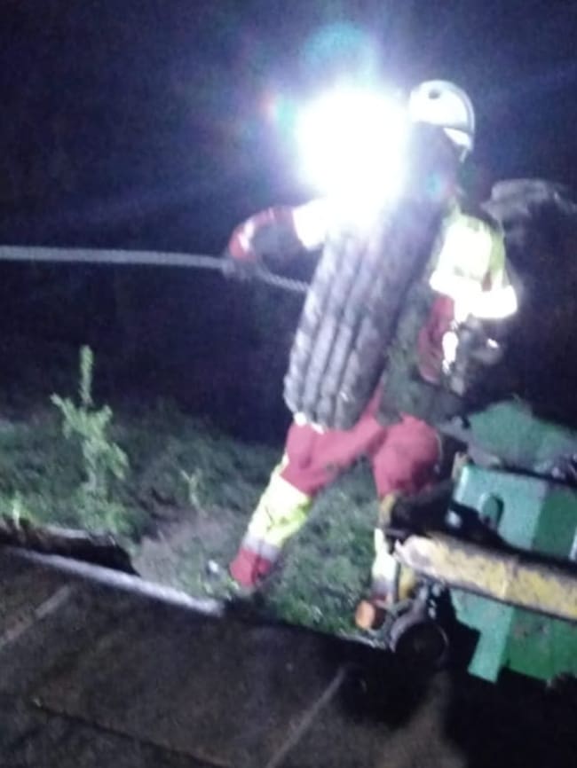 Imagen facilitada por el 112 Cantabria de la intervención de los servicios de rescate tras el accidente mortal.