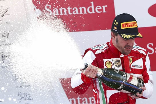 El piloto español celebra su victoria en el Gran Premio de España