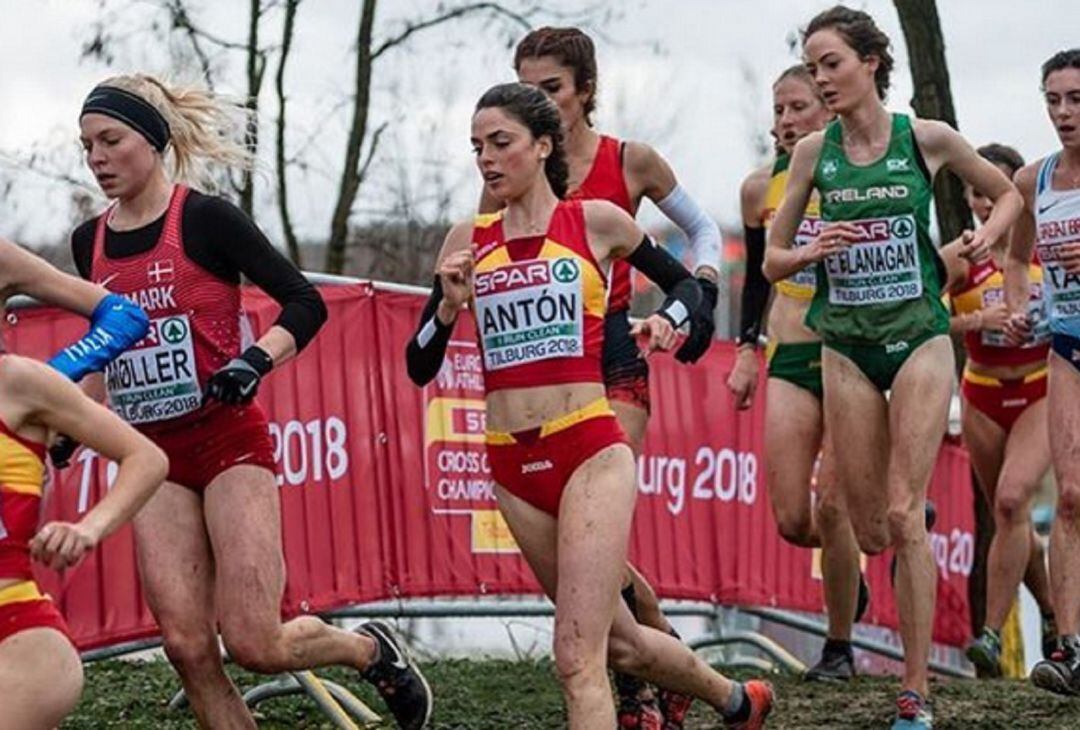 La atleta arandina Celia Antón durante el pasado Europeo de cross de Tilburg (Holanda)