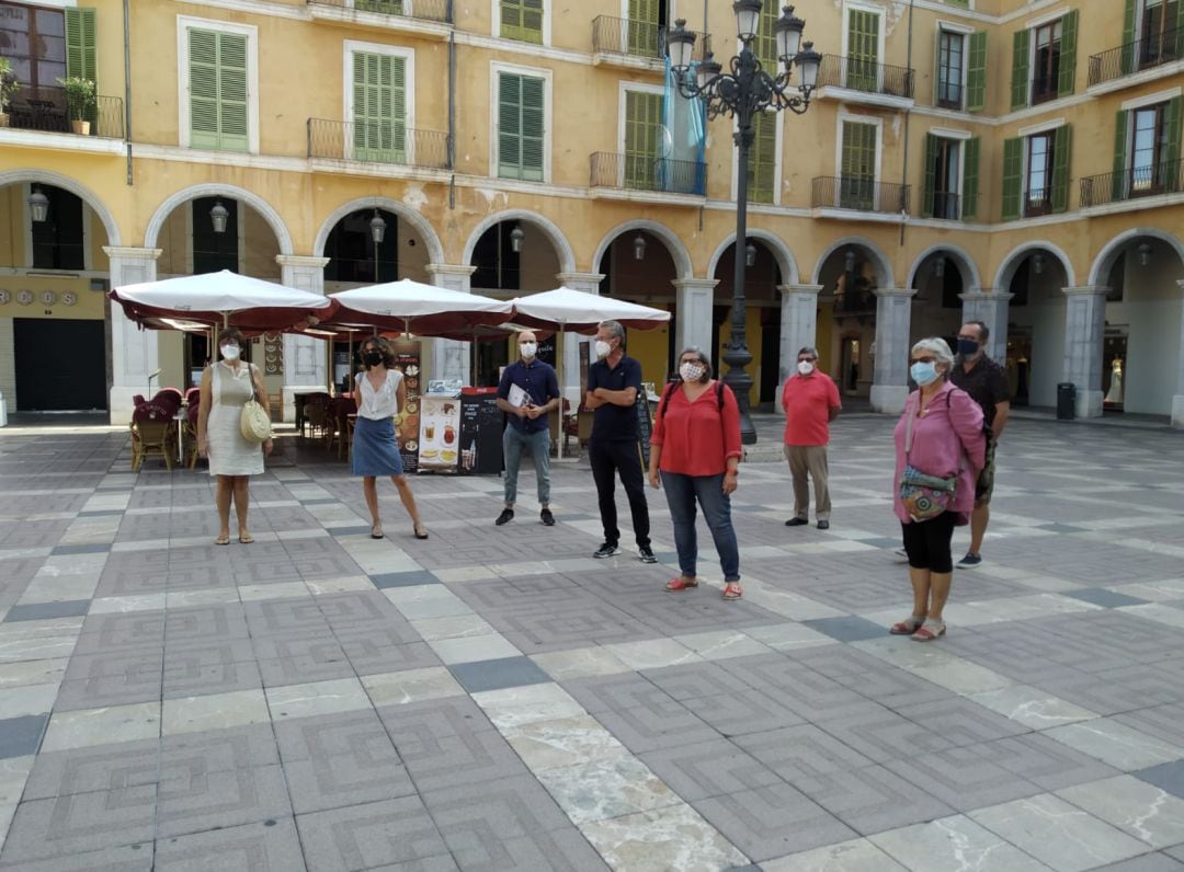 Miembros de la plataforma Zona Zero presentan su propuesta para la Plaza Mayor y las galerías.