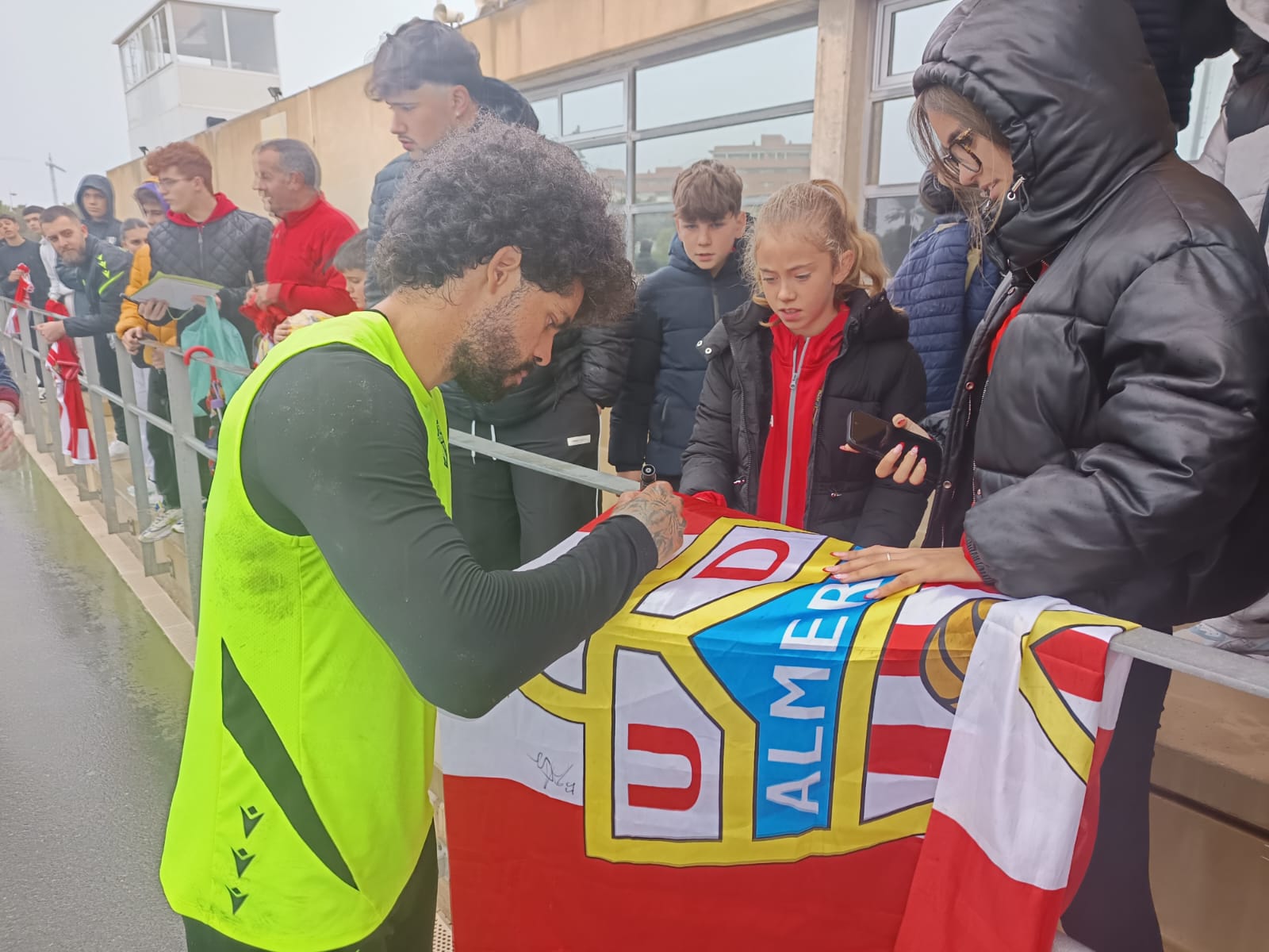 Aridane sigue siendo uno más en la plantilla del Almería.