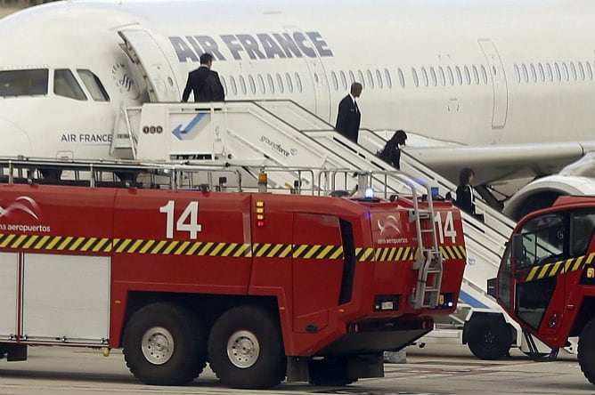 España ha activado el protocolo de emergencia sanitaria en el Aeropuerto Adolfo Suárez Madrid-Barajas por un pasajero de Air France que durante un vuelo entre París y Madrid sufría temblores