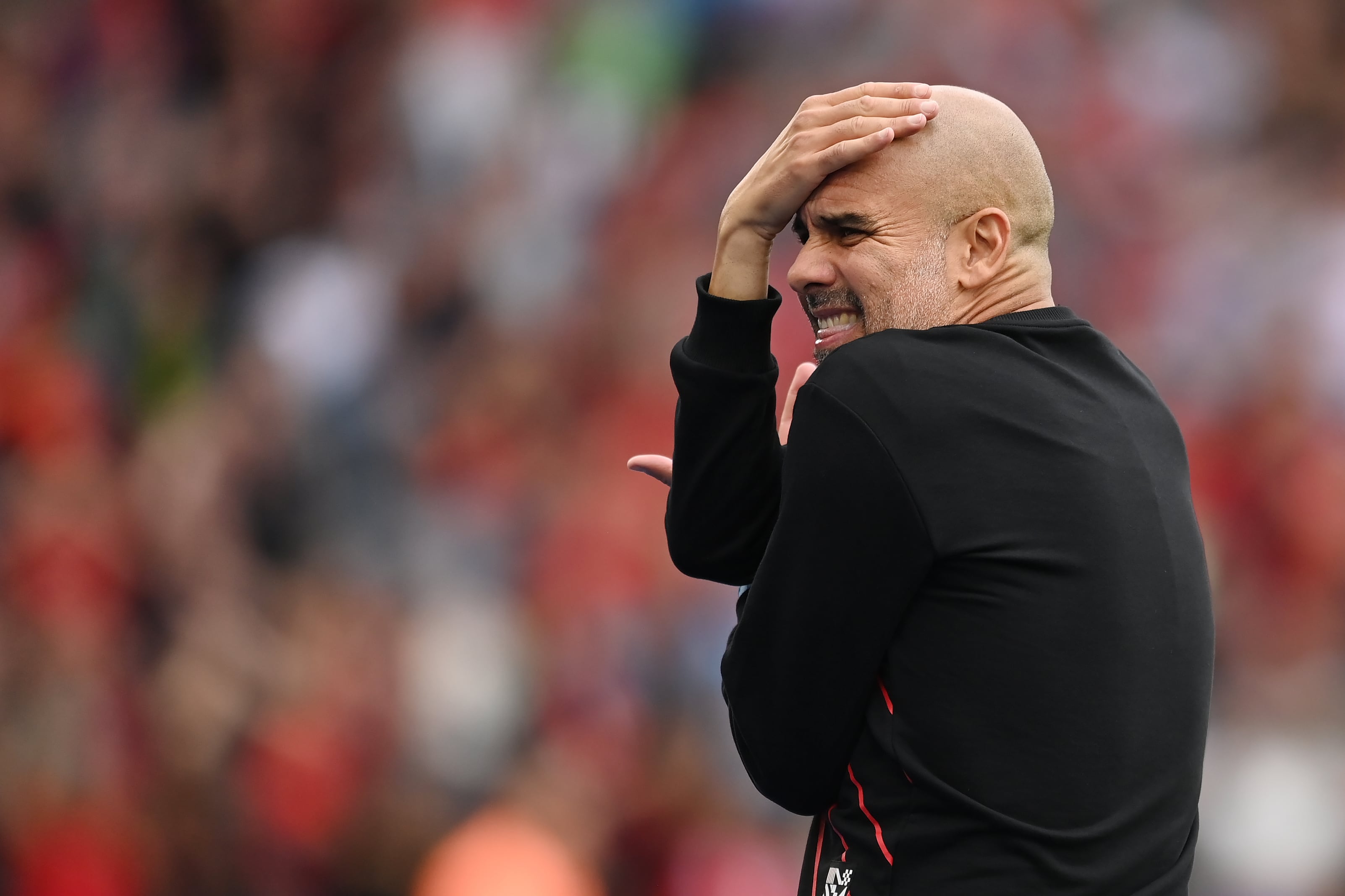 Pep Guardiola se lamenta durante el encuentro que perdió ante el Liverpool.