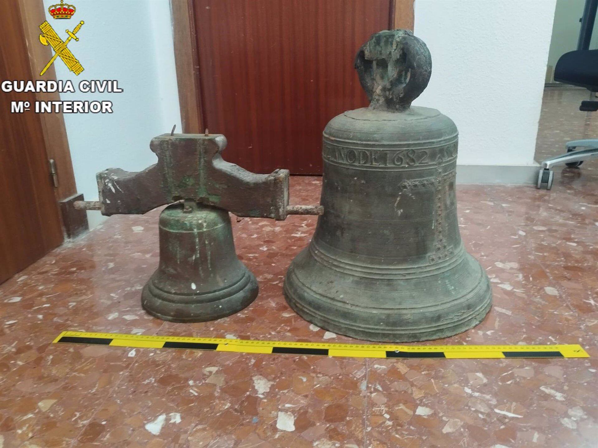 Las dos campanas que habían sido sustraídas de la parroquia del Cristo de la Sed