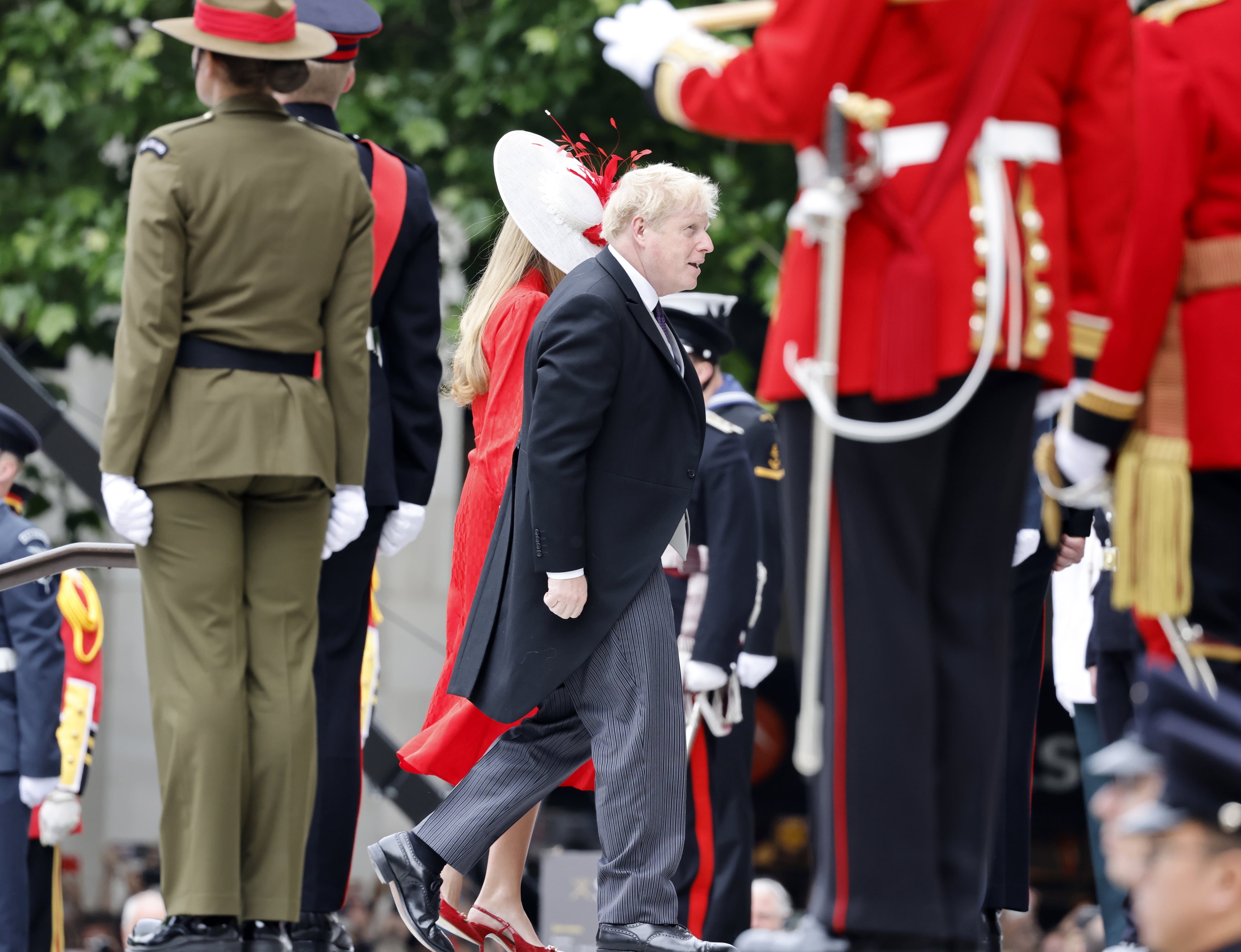 El primer ministro británico, Boris Johnson, acude a la misa en honor a la reina Isabel II