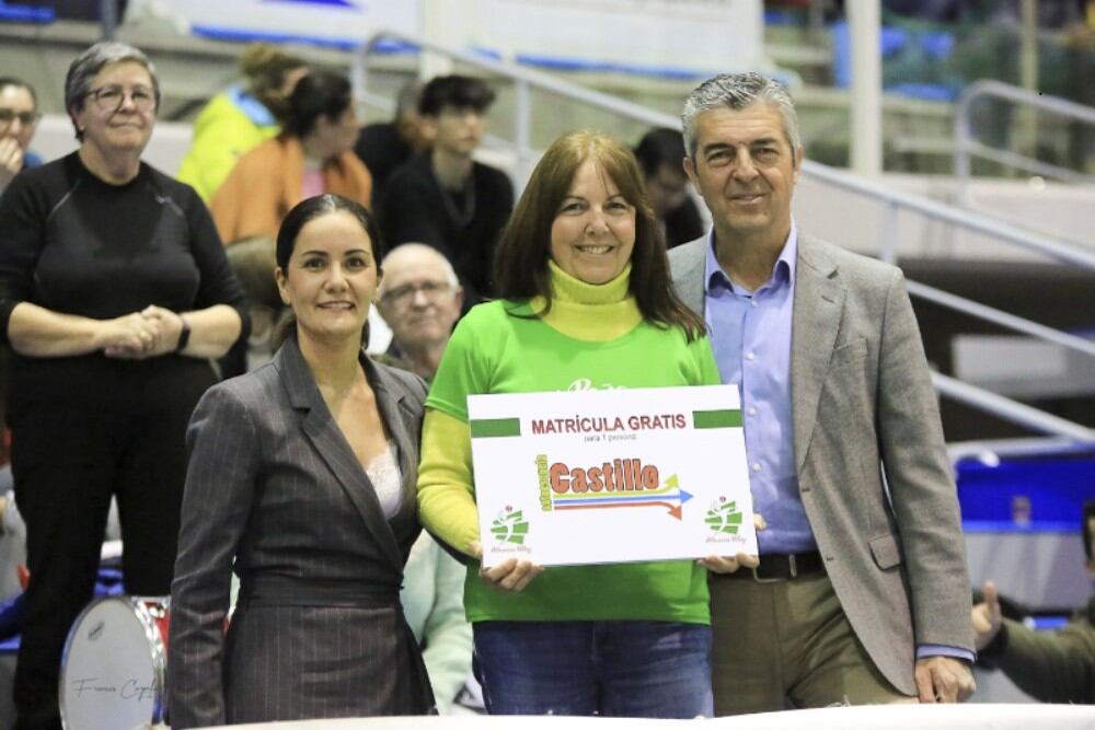 Vuelve el sorteo de matrículas gratis de Autoescuela Castillo a los partidos de Unicaja Costa de Almería.