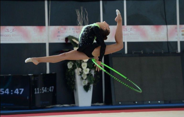 La Gimnasta Nerea Sastre durante un ejercicio