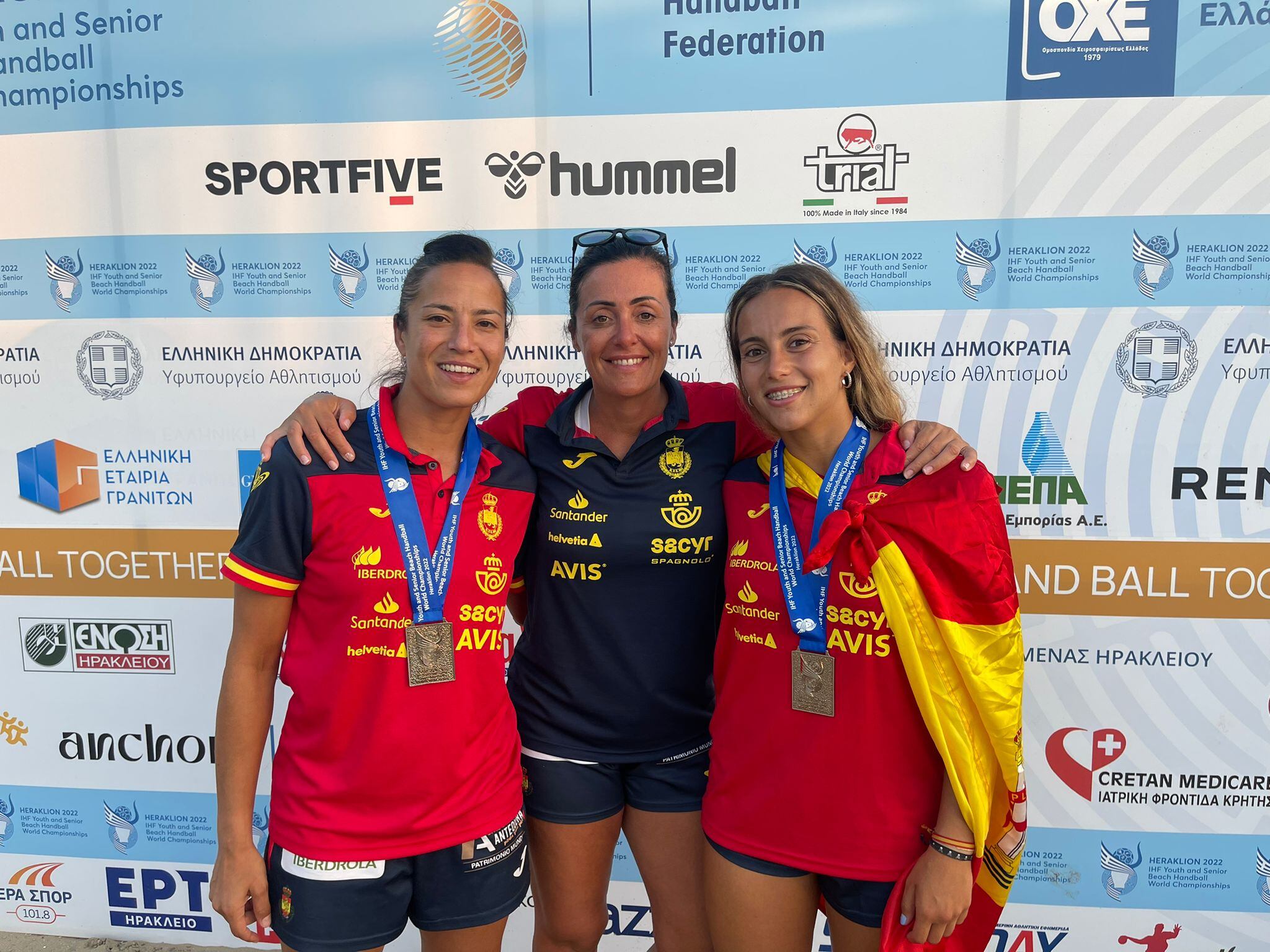 Las jugadoras del Costa del Sol Málaga Virginia Fernández y Alba Díaz, subcampeonas del mundo de balonmano playa con España