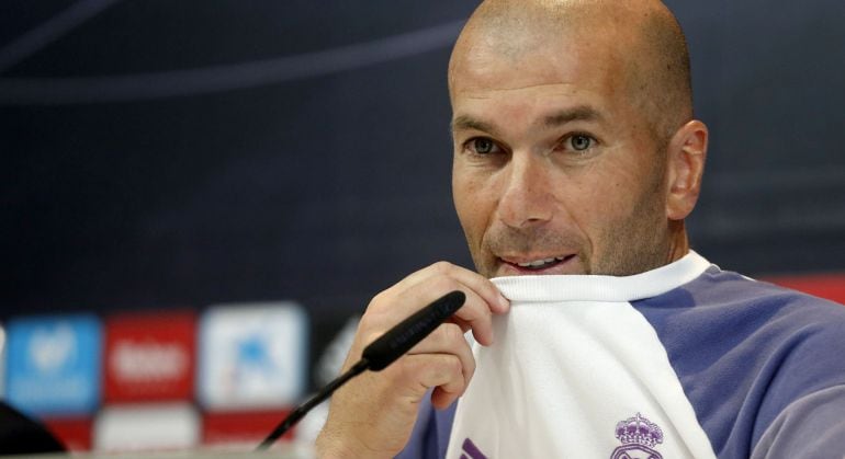 Zidane, pensativo en rueda de prensa