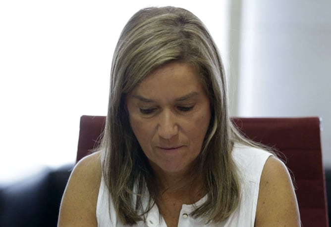 La ministra de Sanidad, Ana Mato, durante la reunión hoy de coordinación del ministerio de Sanidad y de la Comunidad de Madrid para seguimiento del ébola.