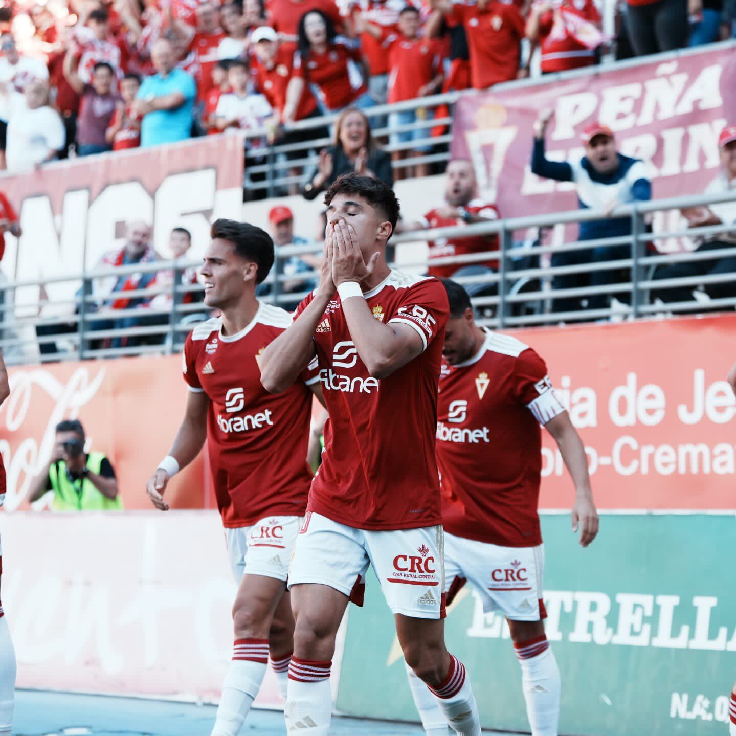 Arnau Ortiz celebra su gol contra el Castellón