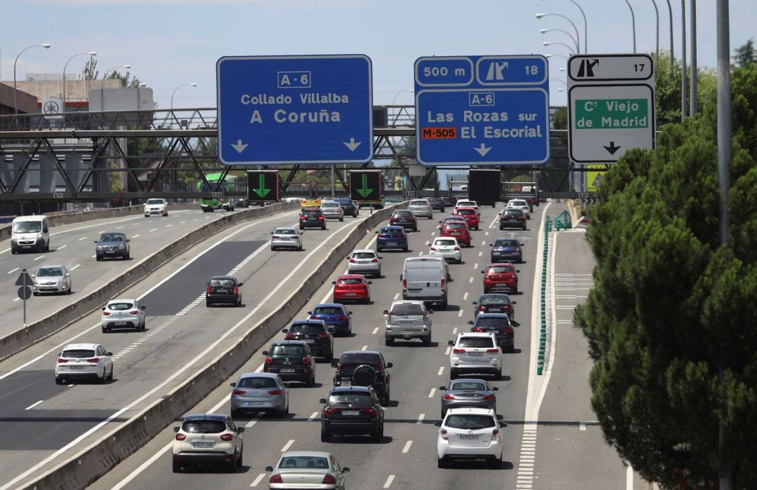 Vista del tráfico en la A5 en Madrid, este viernes.