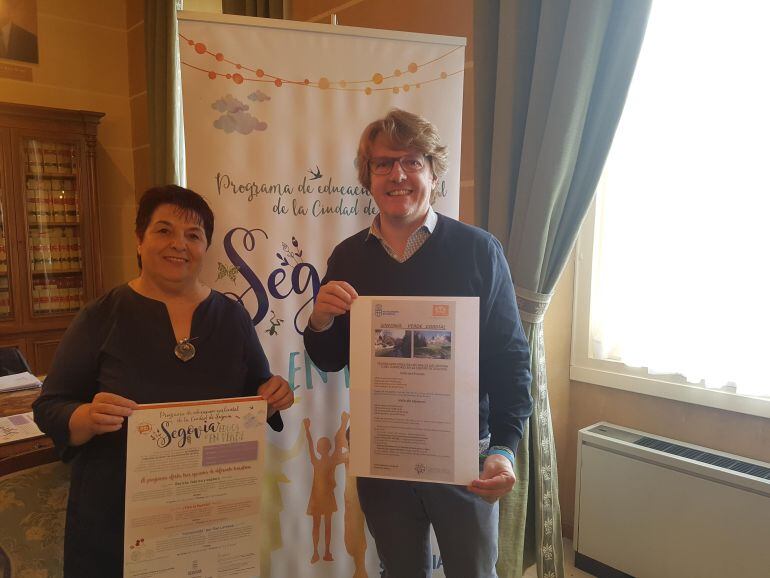 Clara Luquero, alcaldesa de Segovia, junto a Jesús García, concejal de Medio Ambiente.