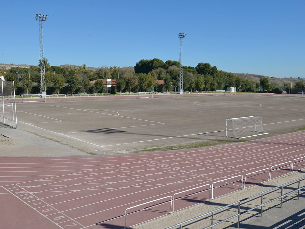 Campos de fútbol de tierra del polideportivo municipal