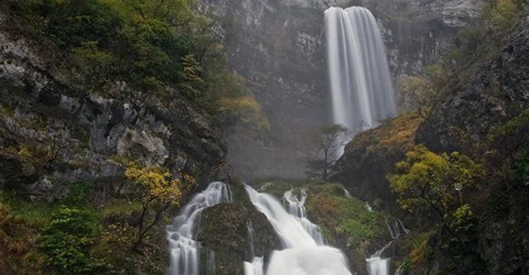 Imagen de los &#039;chorros&#039; donde se encuentra el mirador desde el que cayó un hombre este sábado