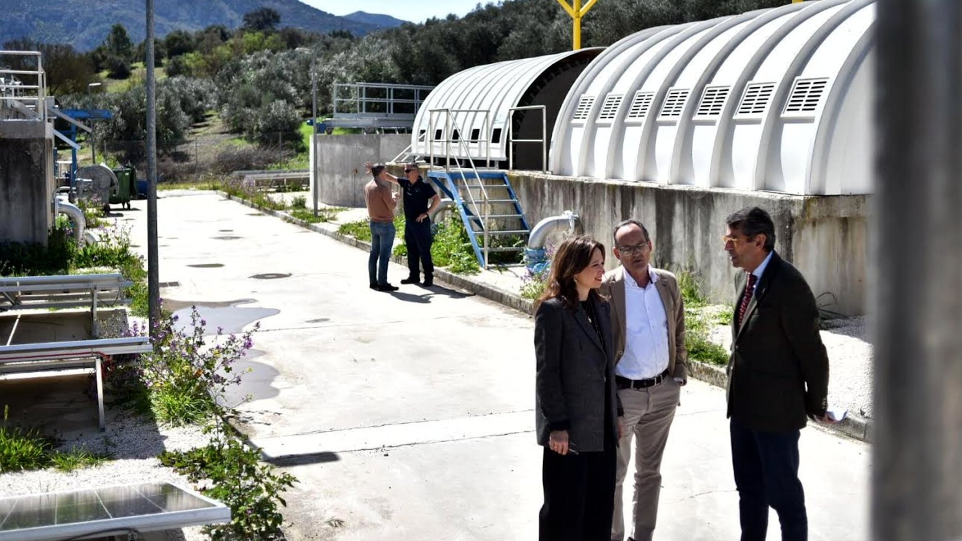 La delegada del Gobierno andaluz en Málaga visita la EDAR de Villanueva del Rosario
