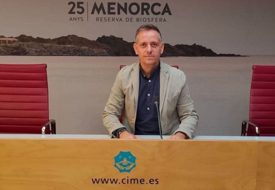 El conseller de Ciudadanos Eugenio Ayuso s&#039;ha mostrat molt crític amb la postura del PP davant la comissió de la Llei de Reserva de Biosfera.