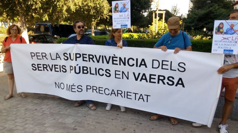 Trabajadores de la empresa en la concentración