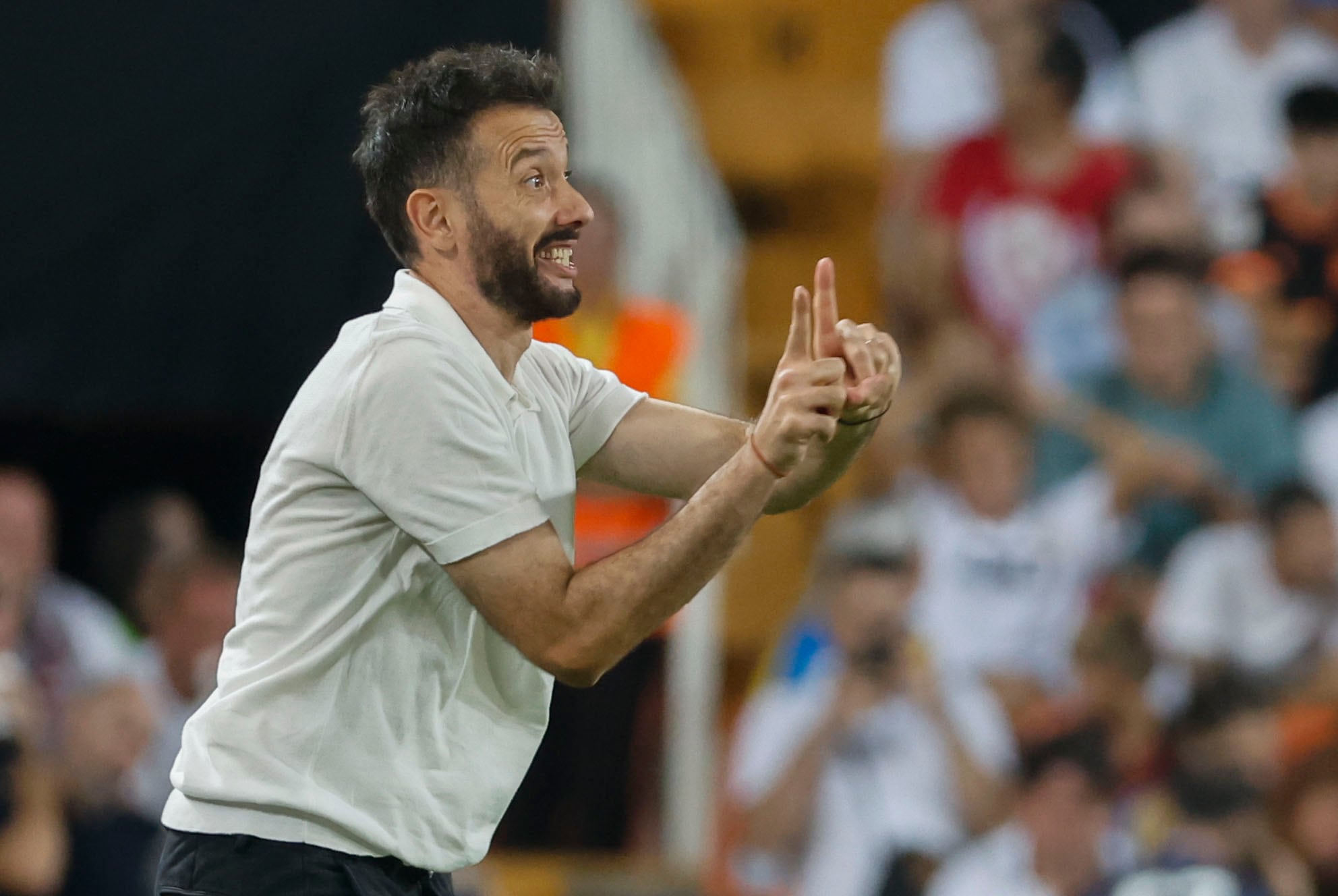 El entrenador del Valencia Carlos Corberán durante el partido de la quinta jornada de LaLiga que Valencia CF y Athletic de Bilbao disputan este sábado en el estadio de Mestalla