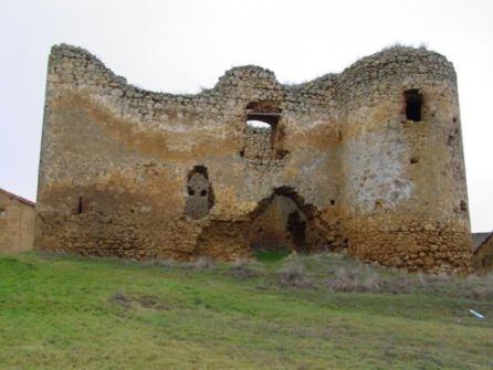 Imagen del castillo de Alcuetas antes del derrumbe