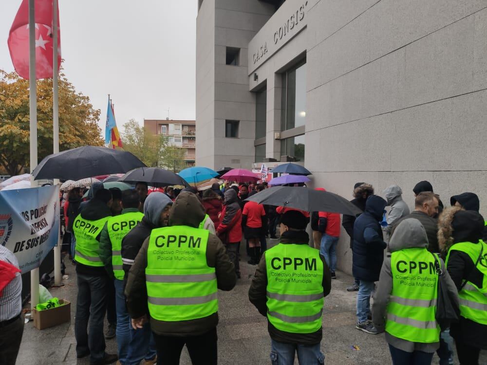 Imagen de archivo de una de las protestas sindicales a las puertas del Ayuntamiento de Leganés