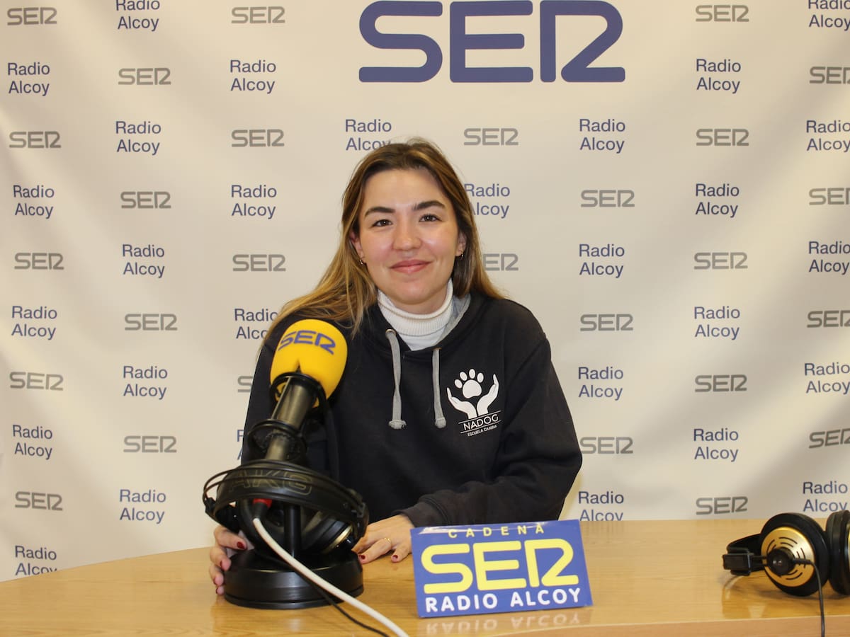El club de socialización con los perros en la escuela canina Nadog