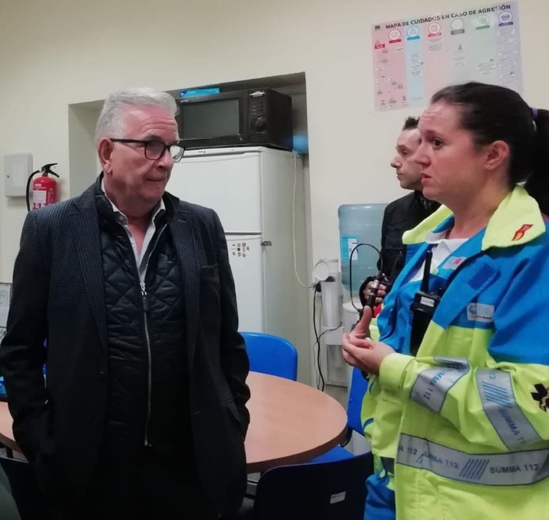 Jose Ángel Gómez Chamorro, el diputado socialista, vocal del PSOE en la Comisión de Sanidad en la Asamblea en su visita al SUAP, (Servicio de Urgencia de Atención Primaria) de Avenida de Portugal