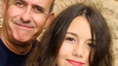 José Manuel López Viñuela con su hija Kira López, que se suicidó con 15 años.