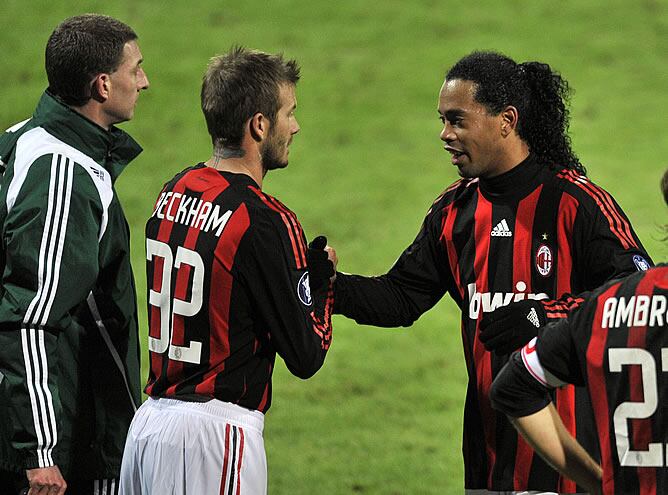 Beckham quiere seguir compartiendo vestuario con Ronaldinho, Kaká y compañía
