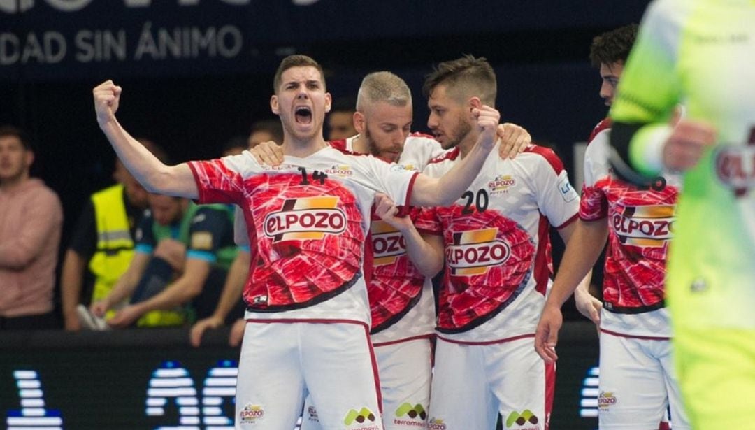 Fernando celebra uno de sus goles