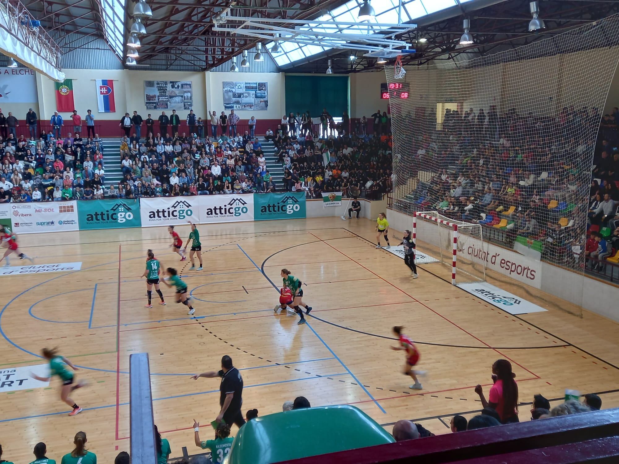 El Pabellón Esperanza Lag de Elche se llenó para ver el Atticgo-Guardés