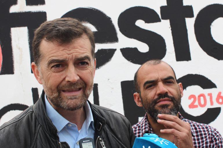 Antonio Maillo y José Manuel Mariscal en la Fiesta del PCA que se celebra durante este fin de semana en El Arenal 