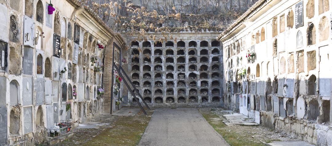 Imágenes del cementerio de San Eufrasio, que tantos llamamientos de SOS ha recibido por parte de colectivos ciudadanos