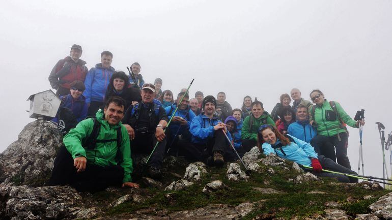 El Grupo de Montaña en la cumbre del Udalatx