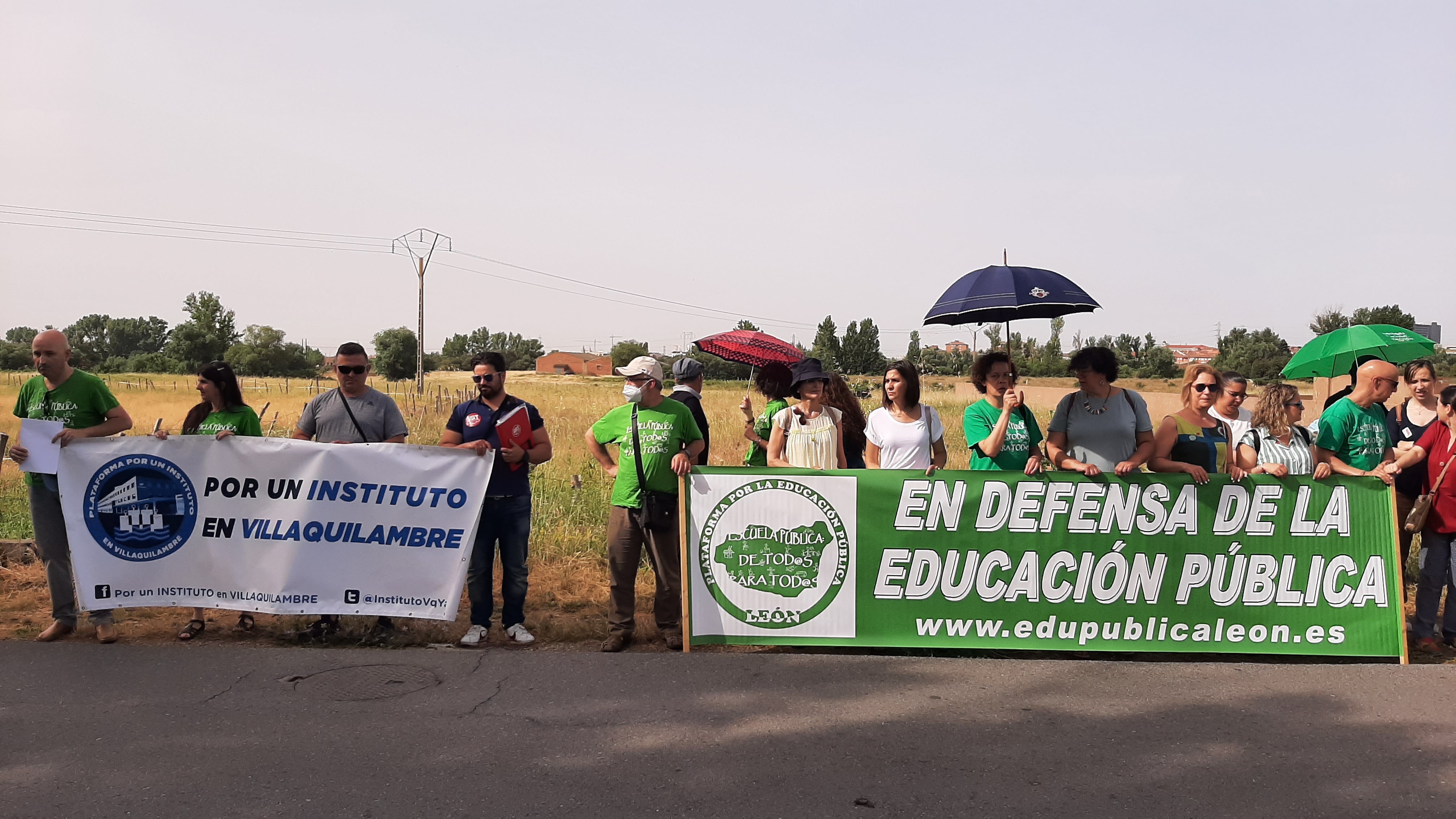 La Plataforma por un Instituto en Villaquilambre se concentra frente a la parcela destinada a la construcción del centro