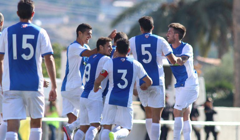 Los futbolistas del Hércules celebran un gol