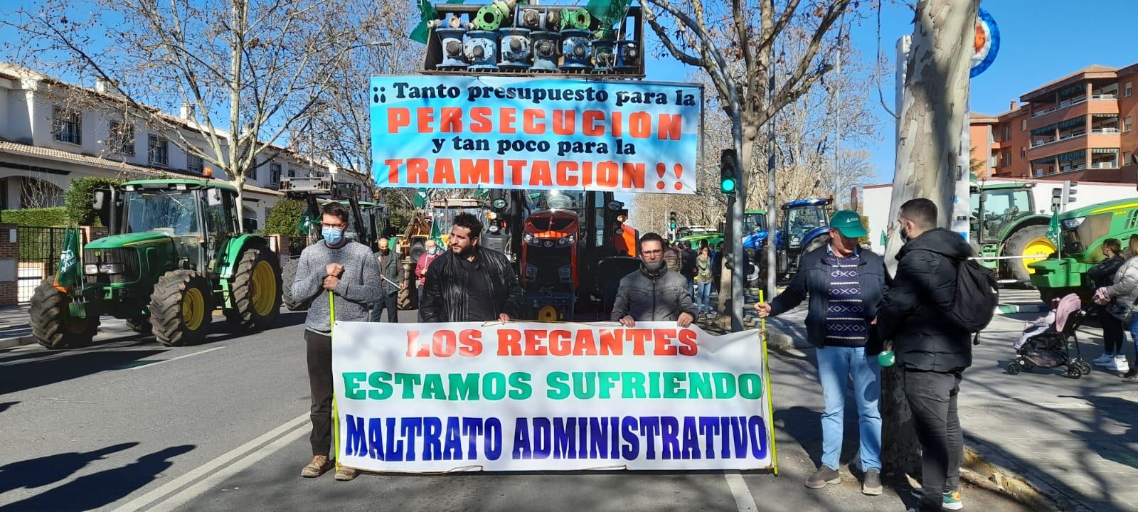 Agricultores y ganaderos durante la manifestación convocada por las organizaciones ASAJA, COAG, UPA y Cooperativas Agroalimentarias