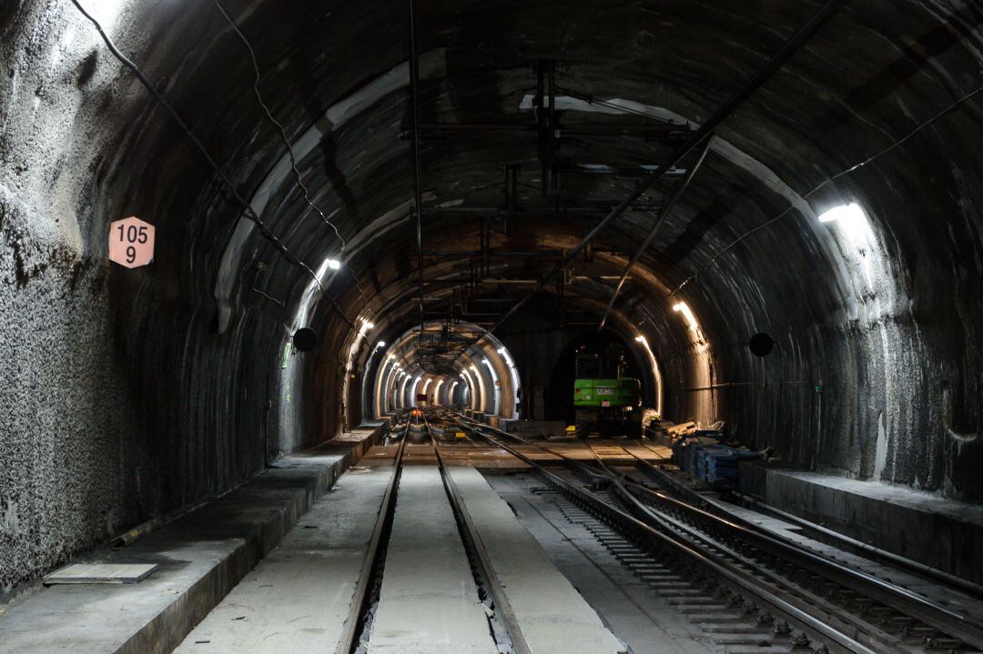 Vista de unos de los tramos concluidos de la pasante del metro de San Sebastián. 