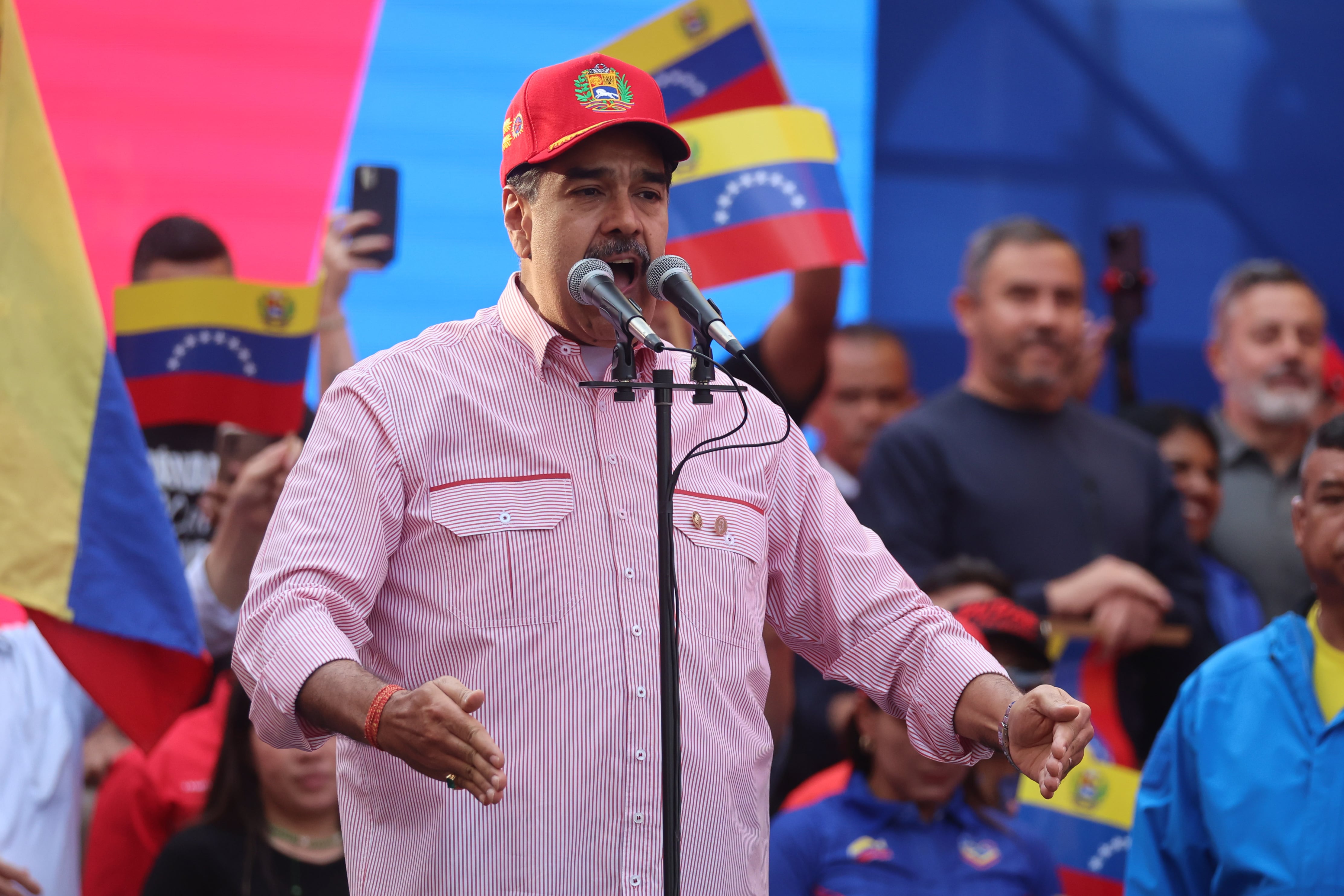 El presidente de Venezuela, Nicolás Maduro, habla durante una movilización este lunes, en Caracas (Venezuela).